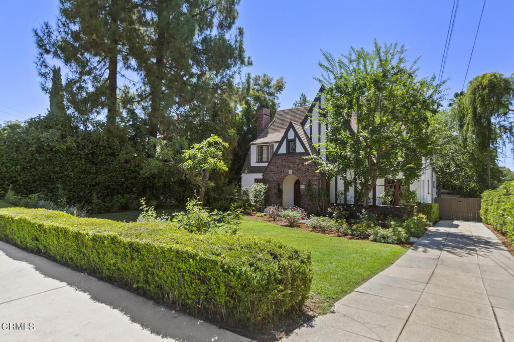 1206 E Mendocino Street