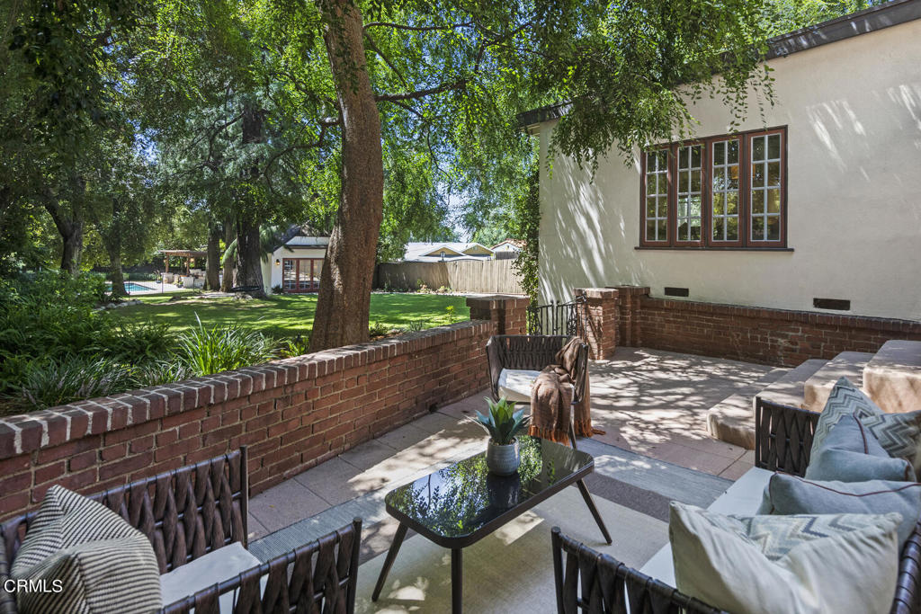 1206 E Mendocino Street