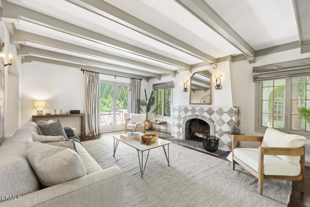 1206 E Mendocino Street