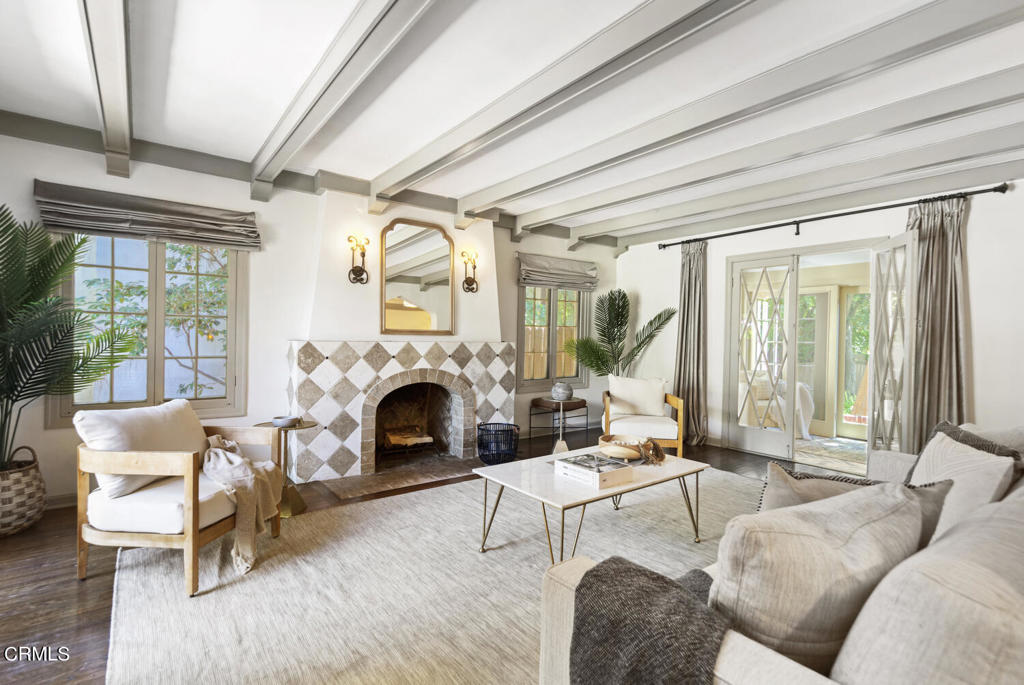 1206 E Mendocino Street