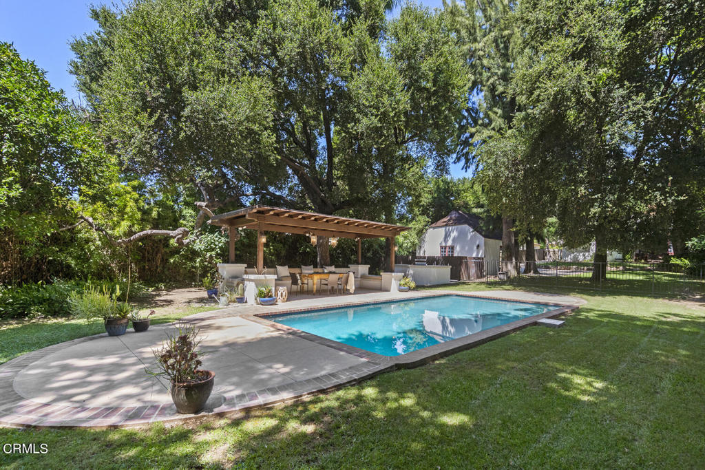 1206 E Mendocino Street