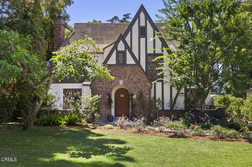 1206 E Mendocino Street