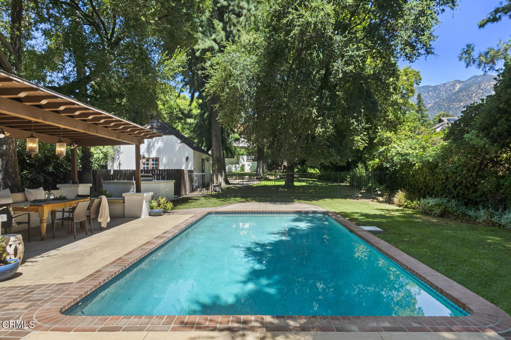 1206 E Mendocino Street