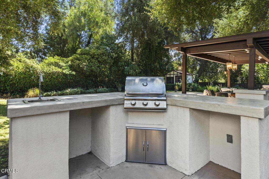 1206 E Mendocino Street