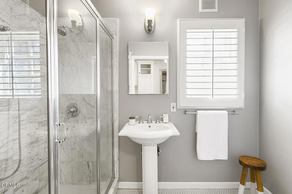 1206 E Mendocino Street