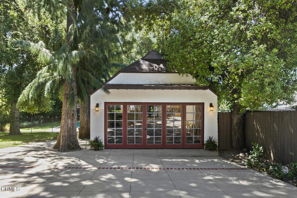 1206 E Mendocino Street