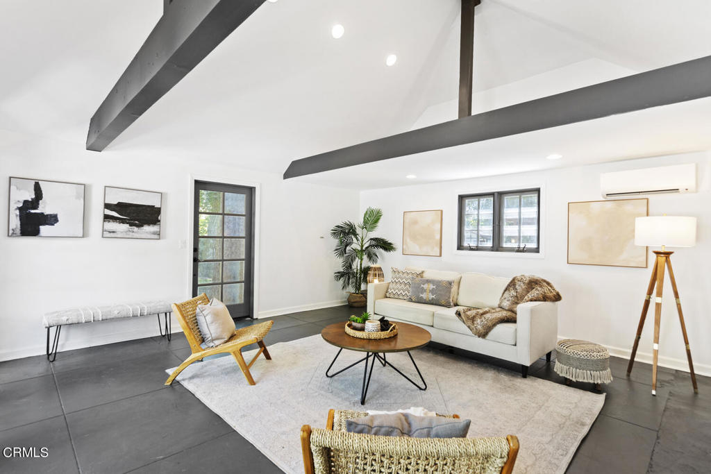 1206 E Mendocino Street