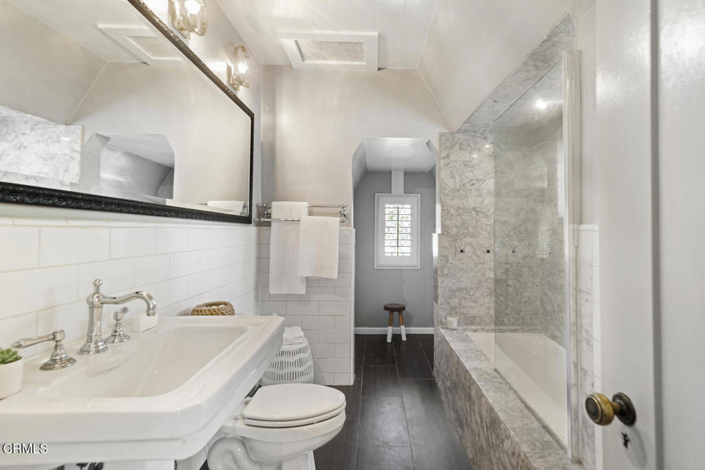 1206 E Mendocino Street