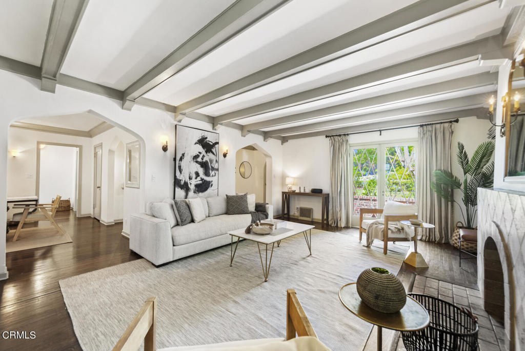 1206 E Mendocino Street