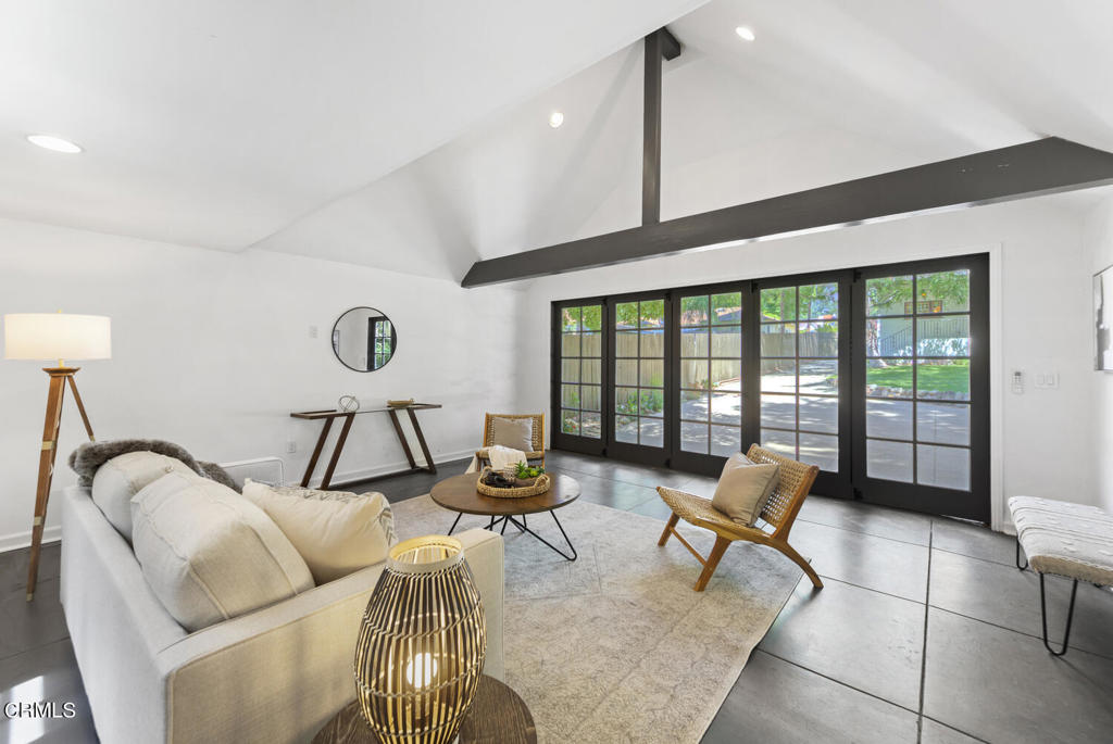 1206 E Mendocino Street