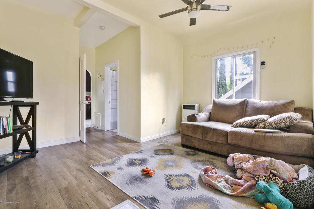 123 S Grand Oaks Avenue Unit: 4