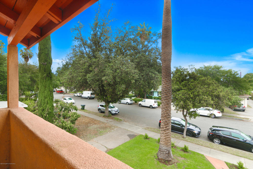 123 S Grand Oaks Avenue Unit: 4