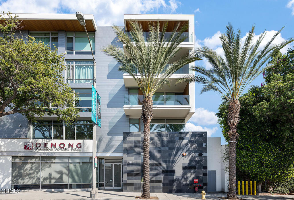 482 S Arroyo Parkway Unit: 404