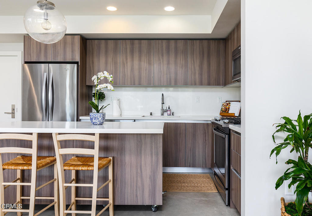 482 S Arroyo Parkway Unit: 404