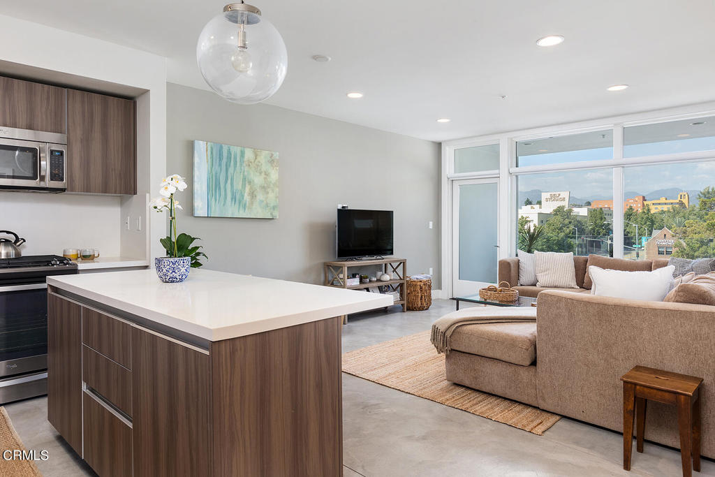 482 S Arroyo Parkway Unit: 404