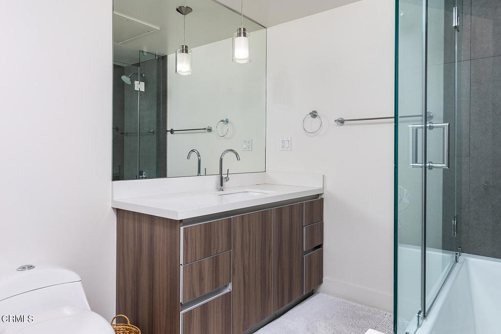 482 S Arroyo Parkway Unit: 404