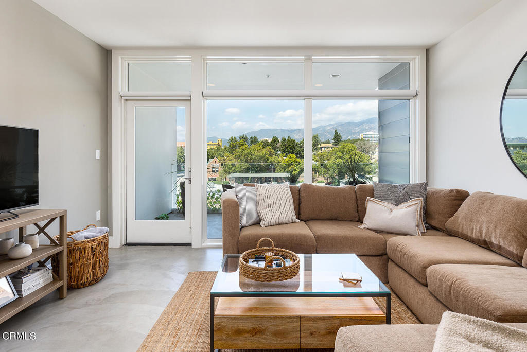 482 S Arroyo Parkway Unit: 404