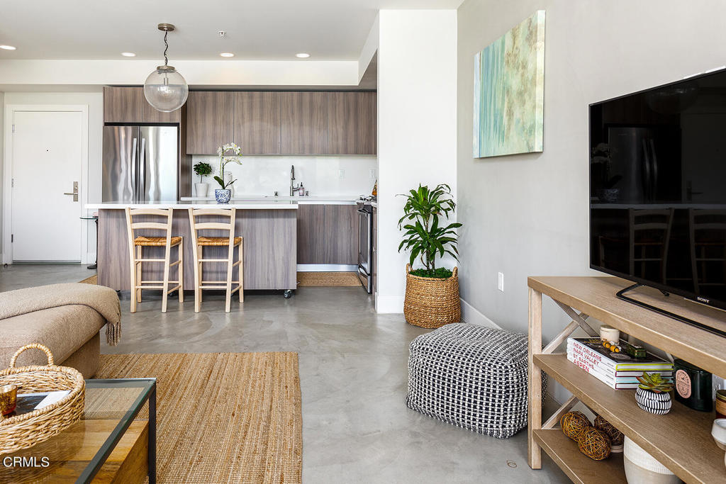 482 S Arroyo Parkway Unit: 404