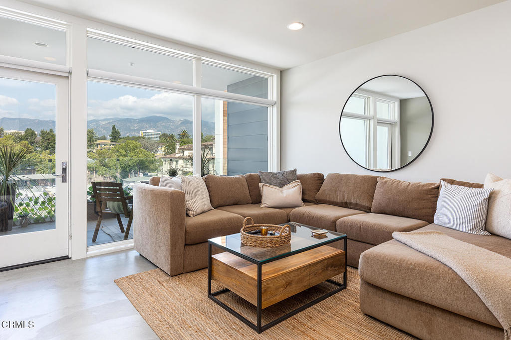 482 S Arroyo Parkway Unit: 404