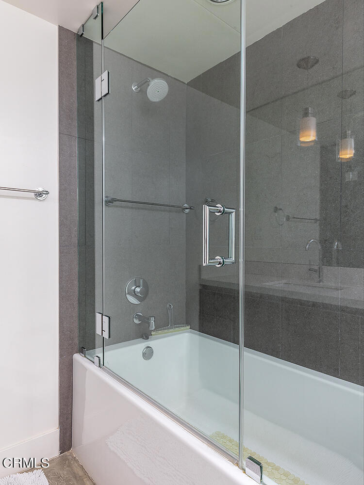 482 S Arroyo Parkway Unit: 404