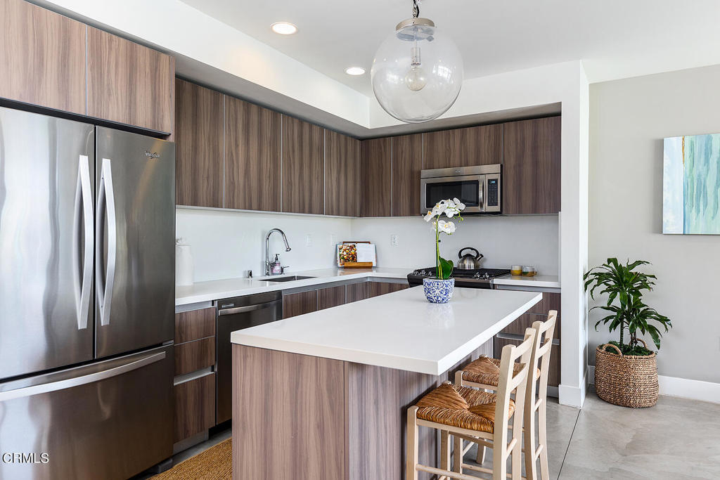 482 S Arroyo Parkway Unit: 404