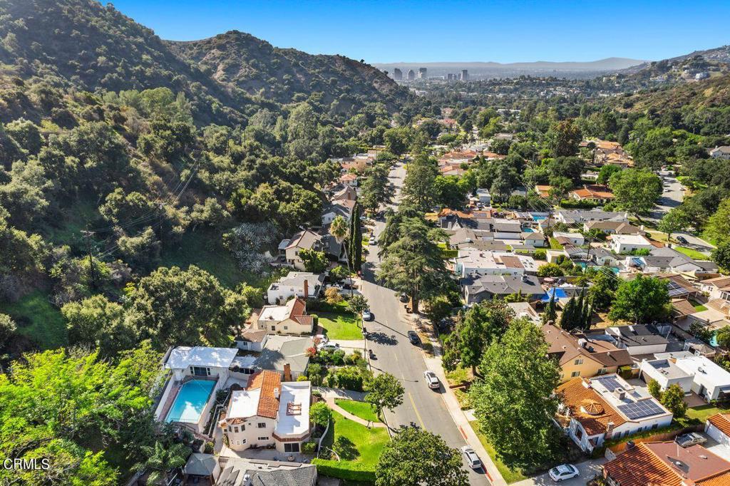 2350 E Glenoaks Boulevard