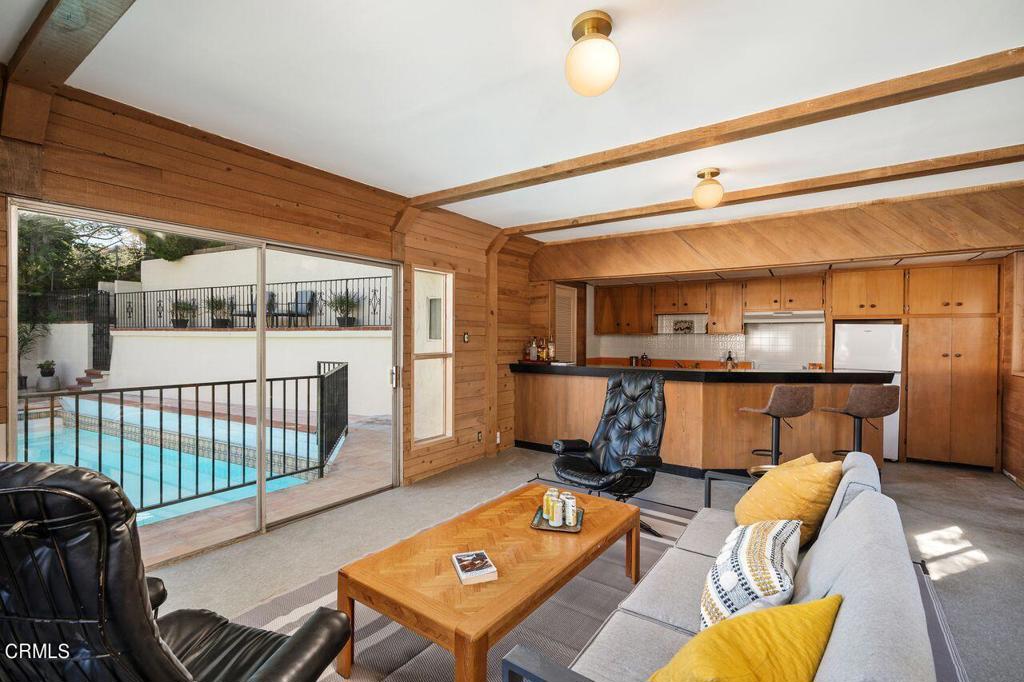 2350 E Glenoaks Boulevard