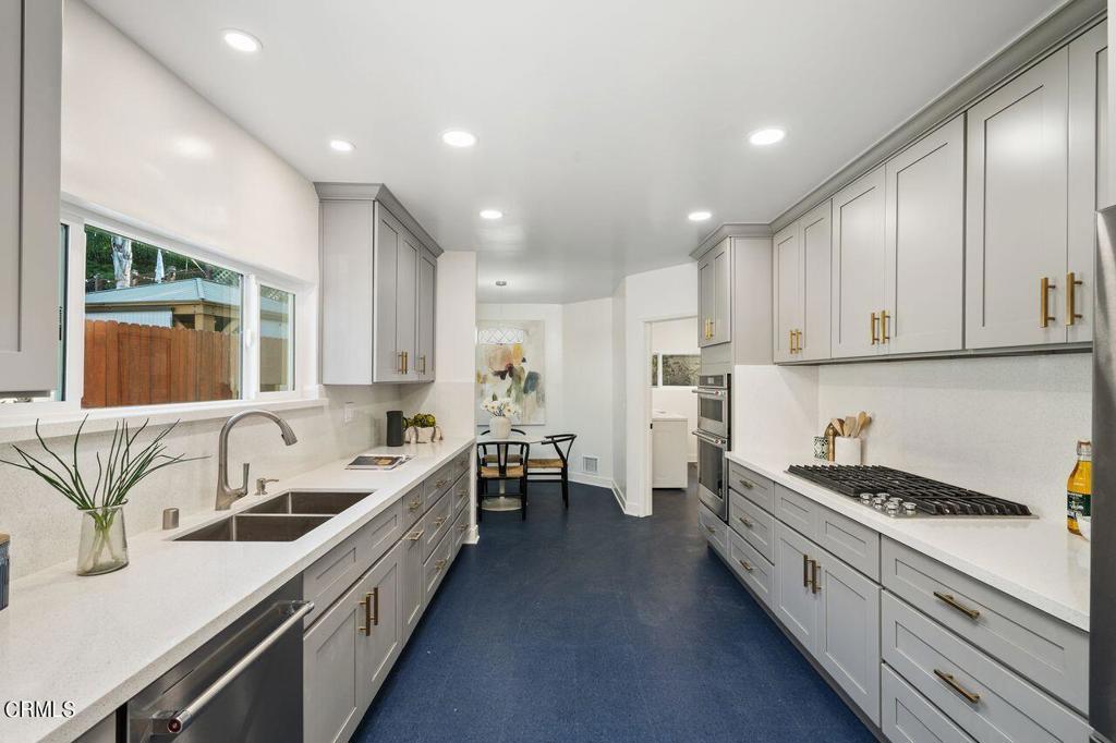 2350 E Glenoaks Boulevard