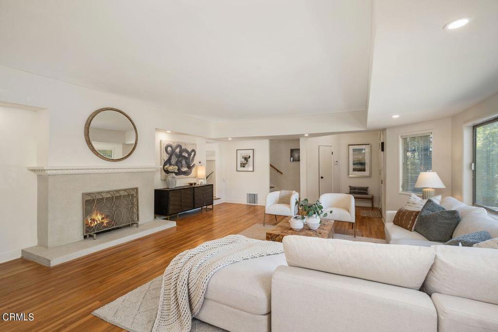 2350 E Glenoaks Boulevard