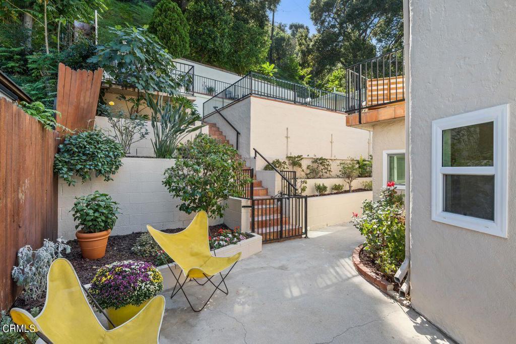 2350 E Glenoaks Boulevard