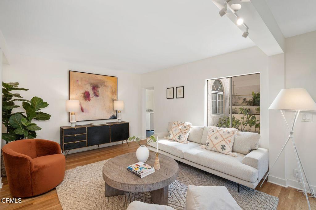 2350 E Glenoaks Boulevard