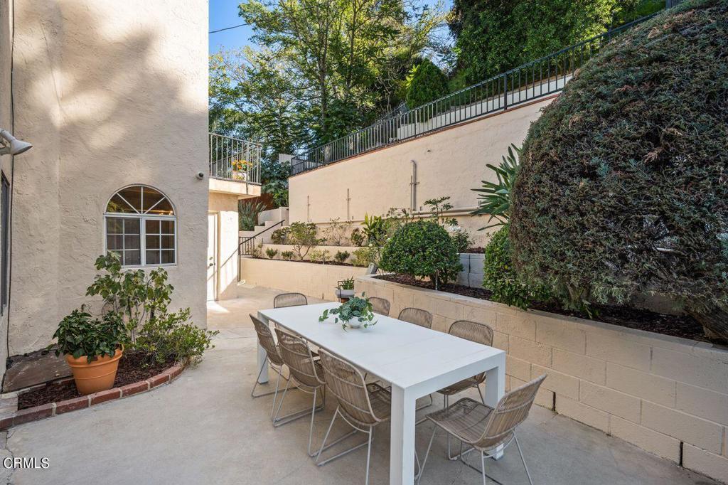 2350 E Glenoaks Boulevard