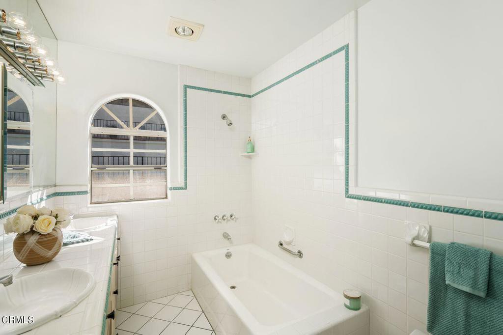 2350 E Glenoaks Boulevard