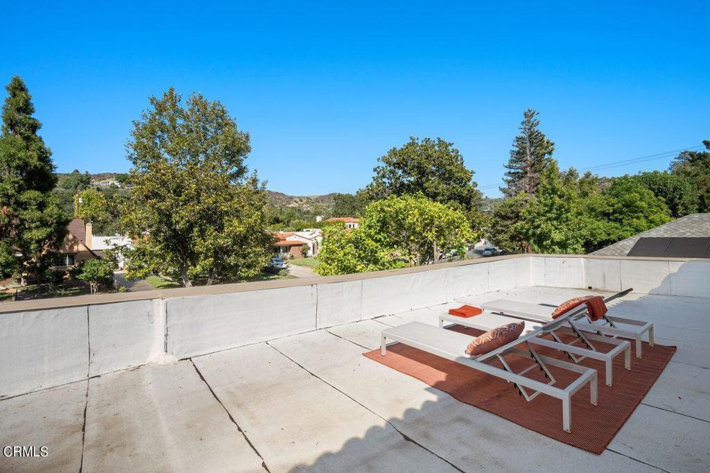 2350 E Glenoaks Boulevard