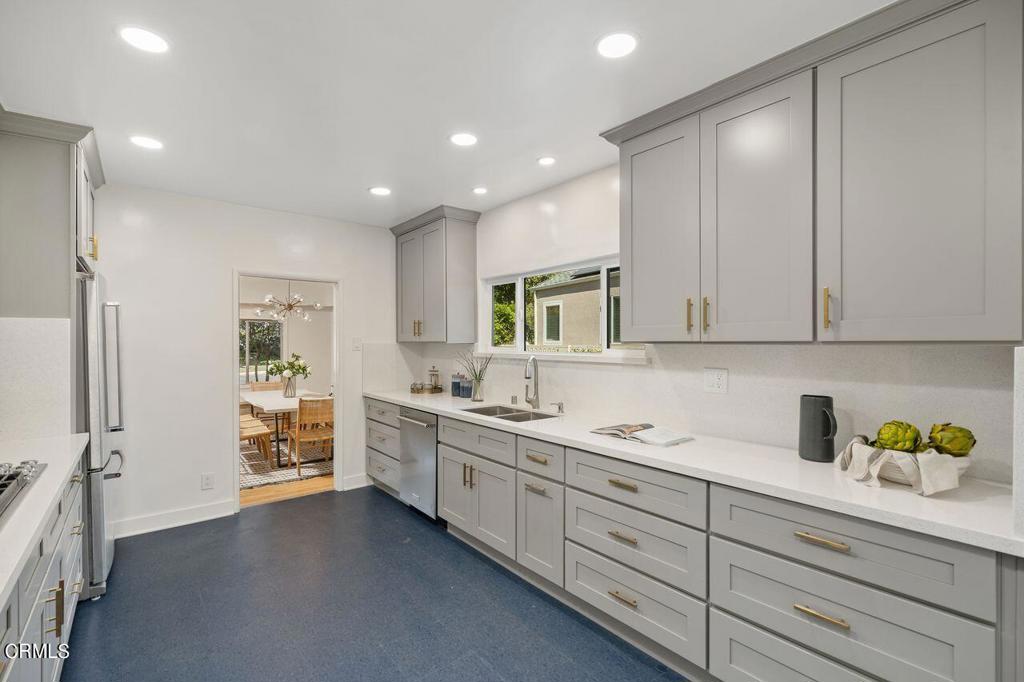 2350 E Glenoaks Boulevard