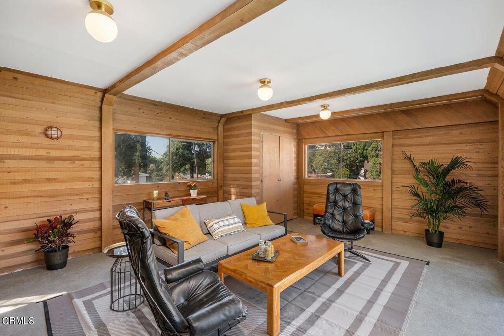 2350 E Glenoaks Boulevard