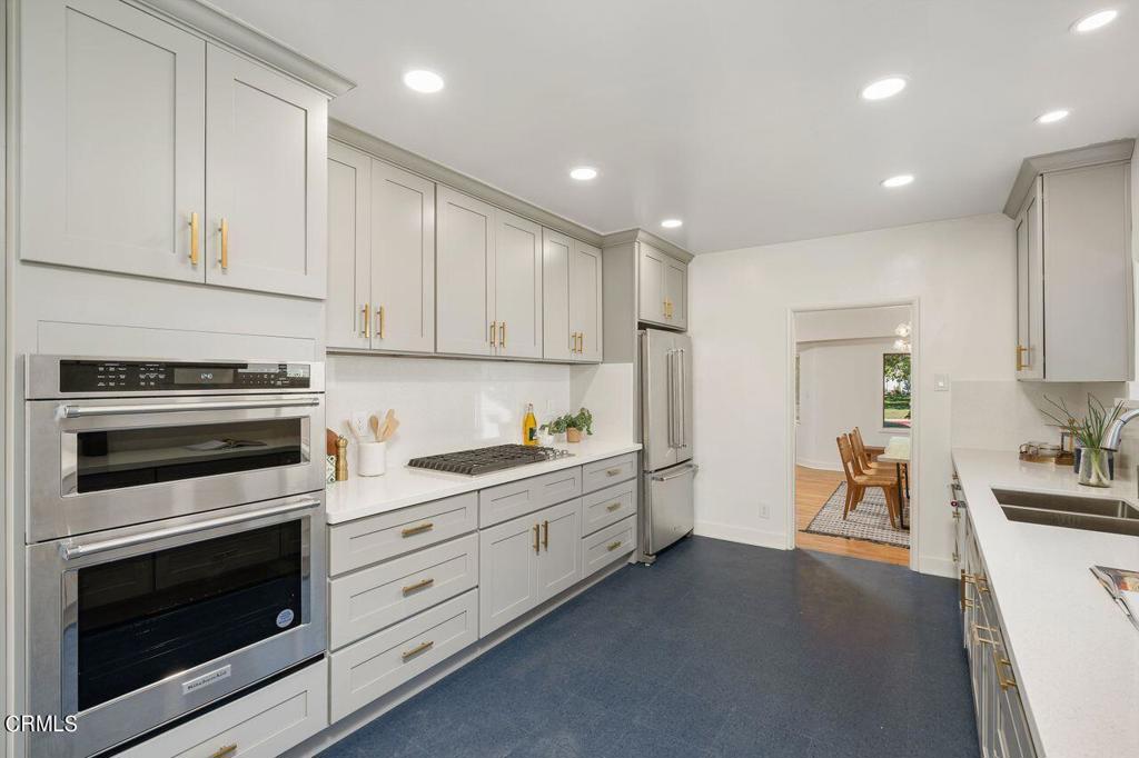 2350 E Glenoaks Boulevard