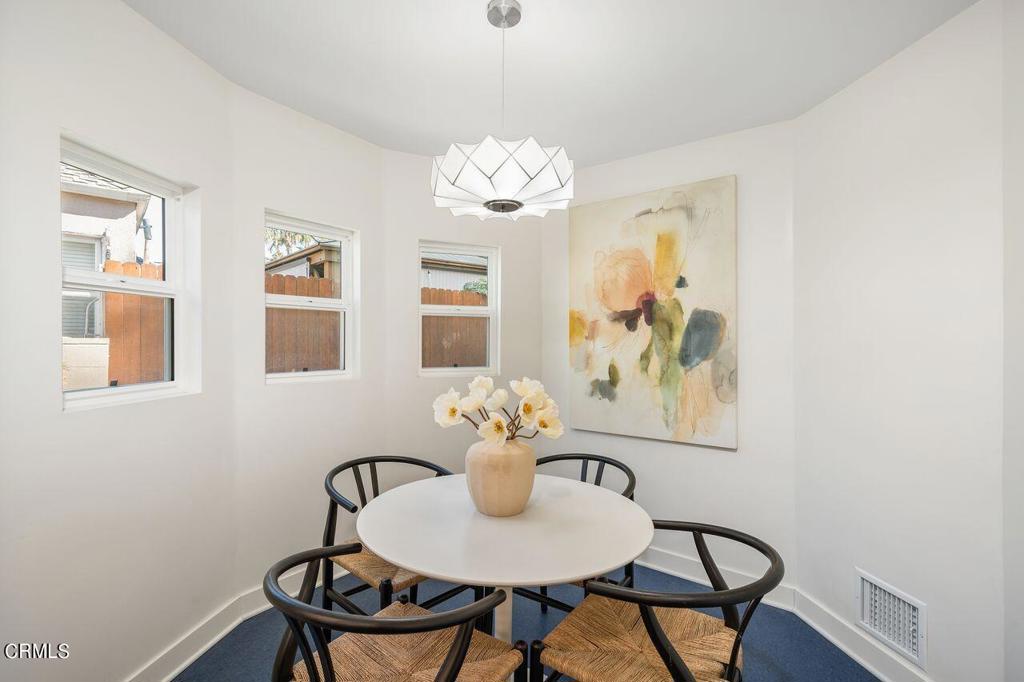 2350 E Glenoaks Boulevard