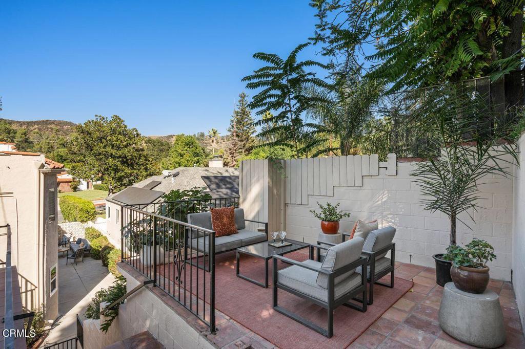 2350 E Glenoaks Boulevard