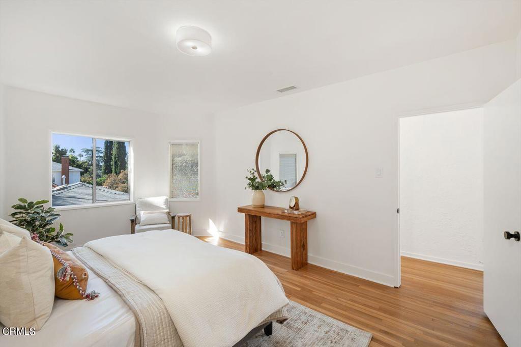 2350 E Glenoaks Boulevard