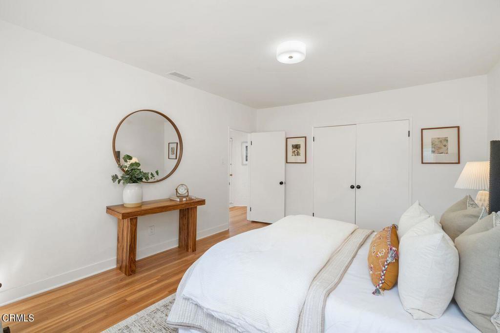 2350 E Glenoaks Boulevard