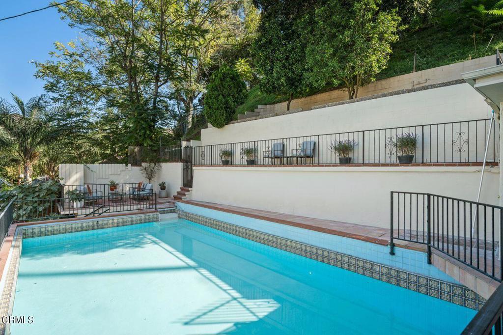 2350 E Glenoaks Boulevard