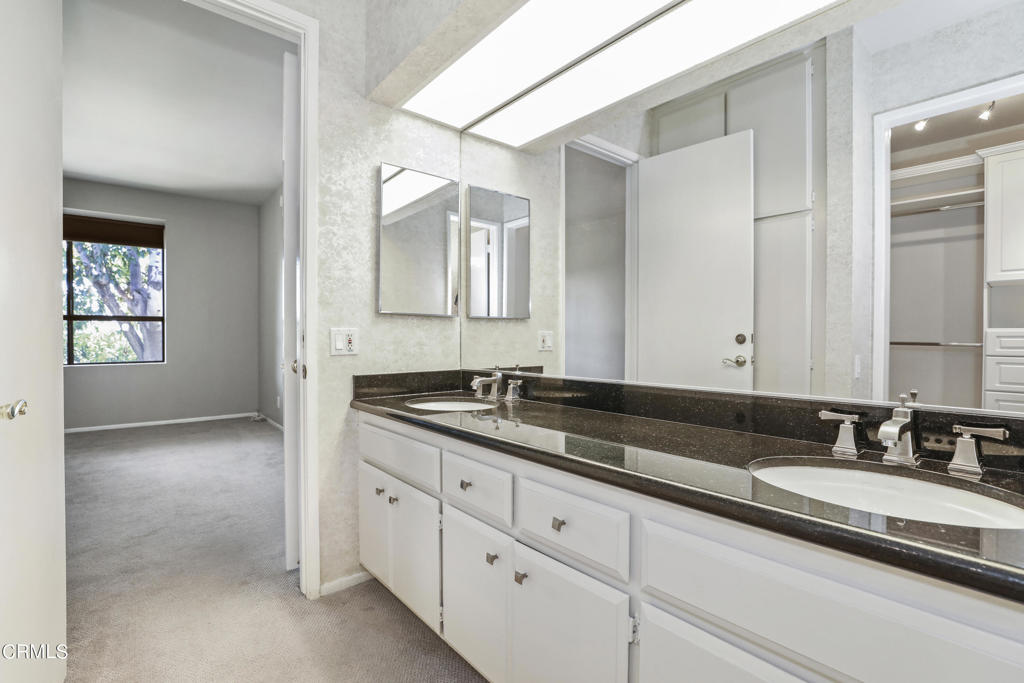 700 S Lake Avenue 323