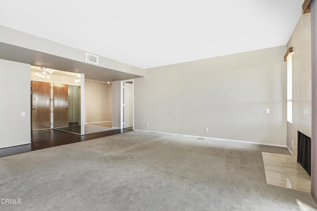 700 S Lake Avenue 323