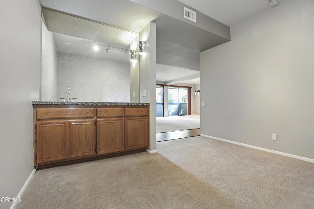 700 S Lake Avenue 323