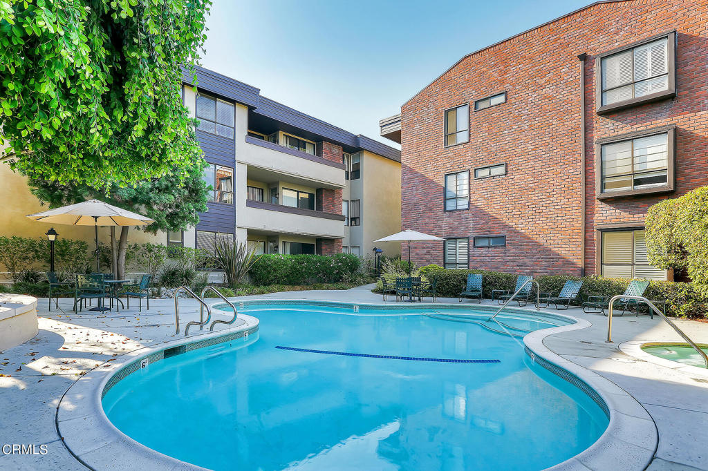 700 S Lake Avenue 323