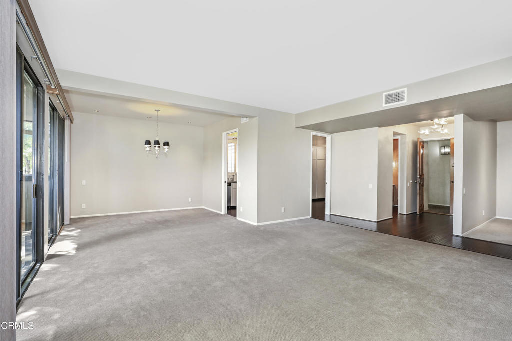 700 S Lake Avenue 323