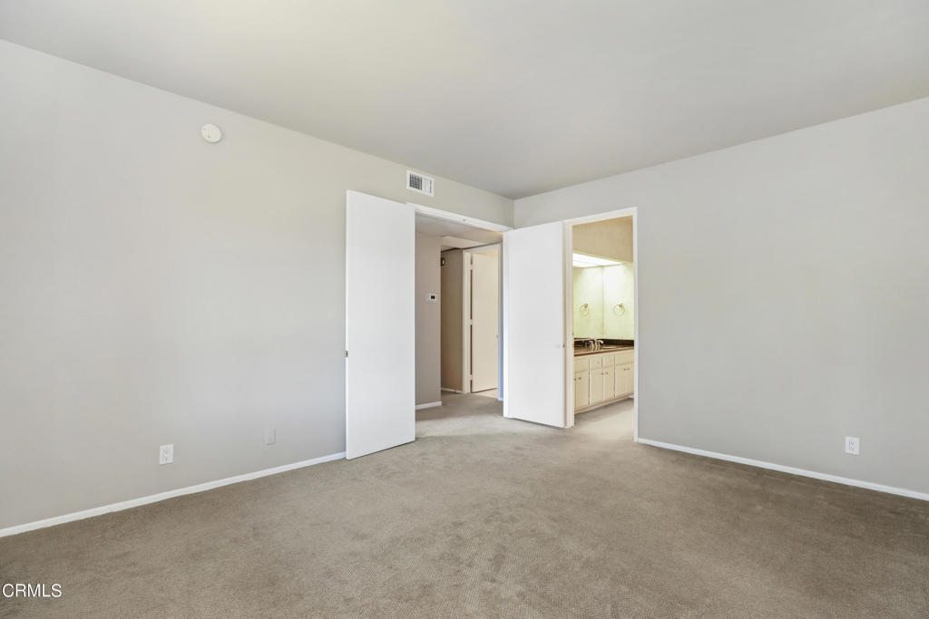 700 S Lake Avenue 323