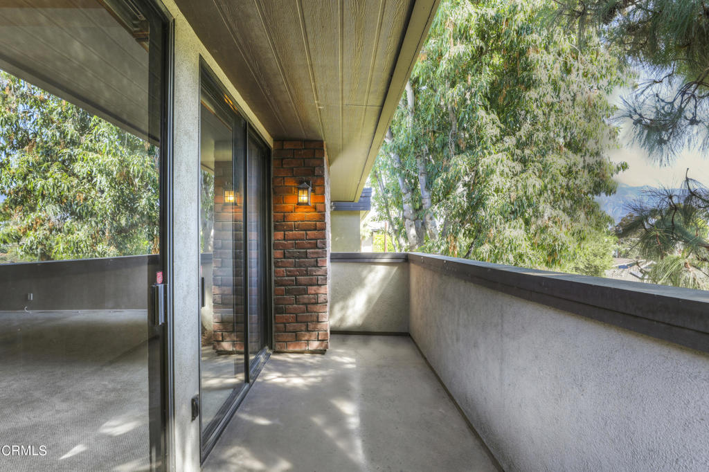 700 S Lake Avenue 323