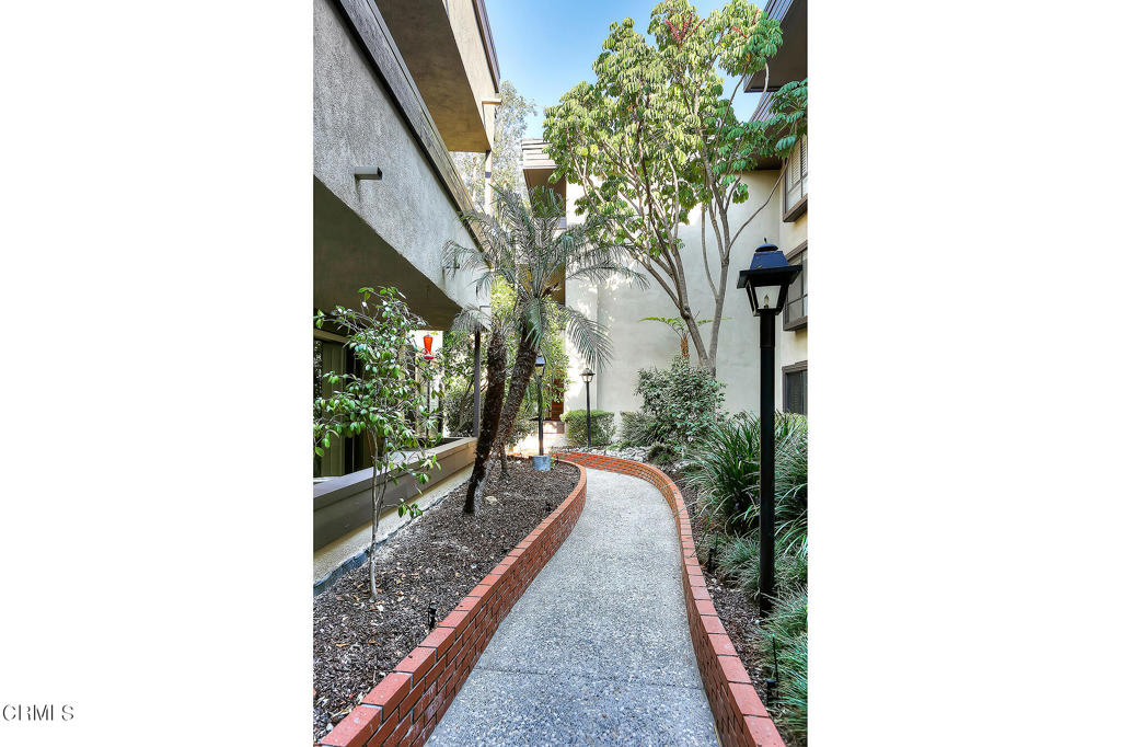 700 S Lake Avenue 323